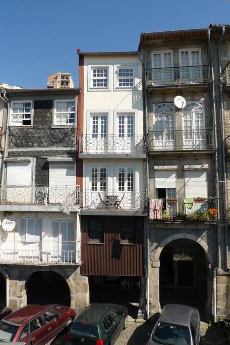 In Unesco classified area, at the heart of historic centre, in Miragaia!