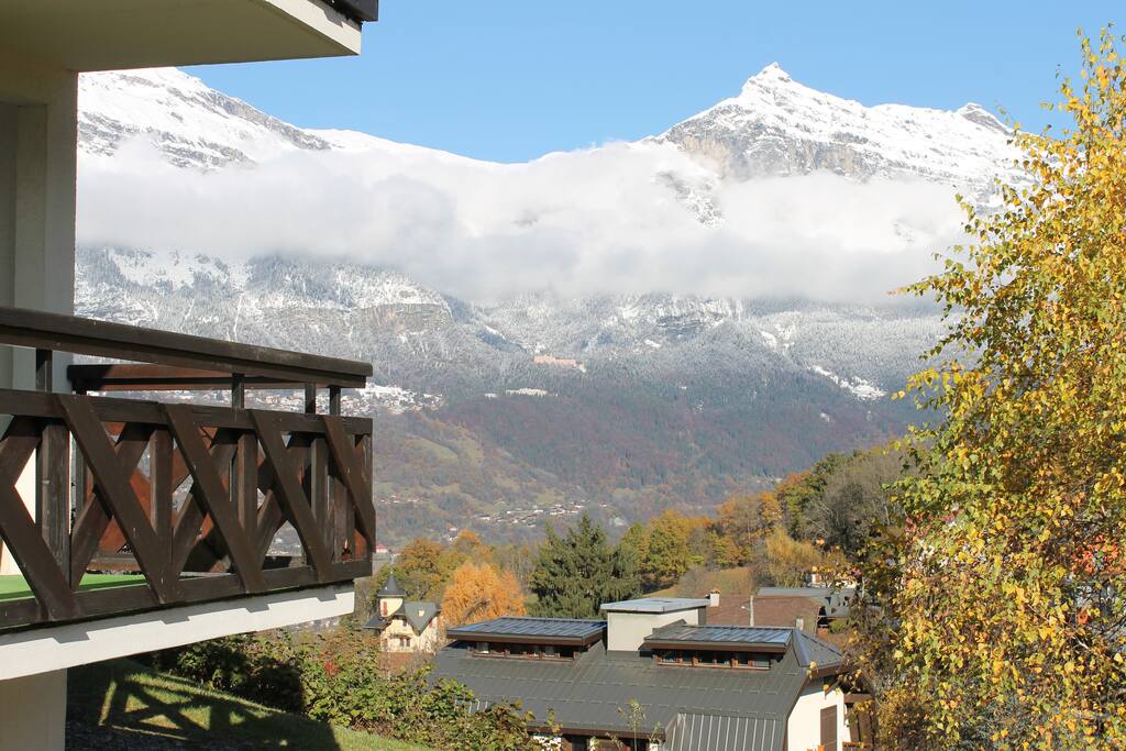 Le Fiz from the entrance to Greaveski, left