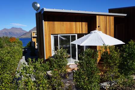 The Spruce Hus, Studio by the Lake.