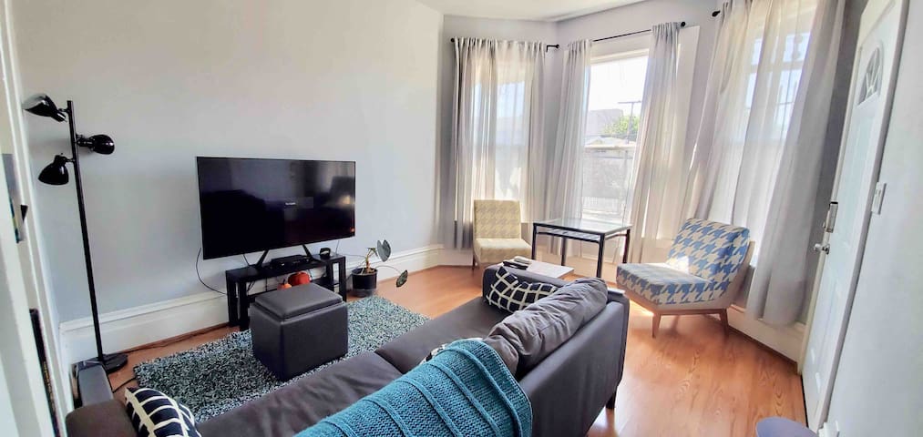 4BR/2BA Sleeps 10. Use 2 units [2F & Basement] gallery image 2