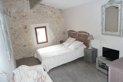 2 guest rooms in Mas de Village with swimming pool