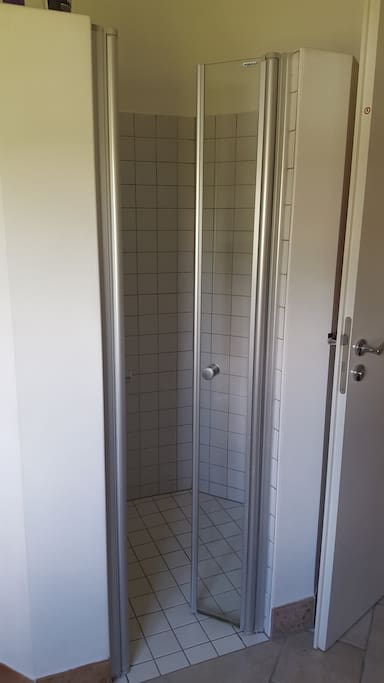 Bad mit begehbarer Dusche