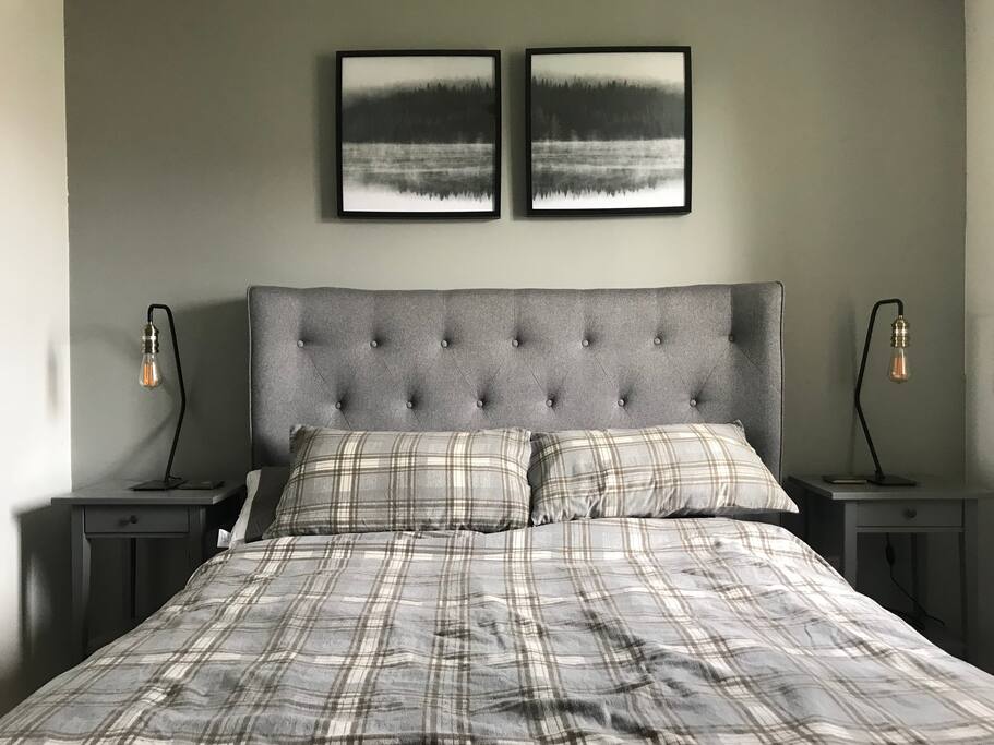 Bedroom (king size bed)