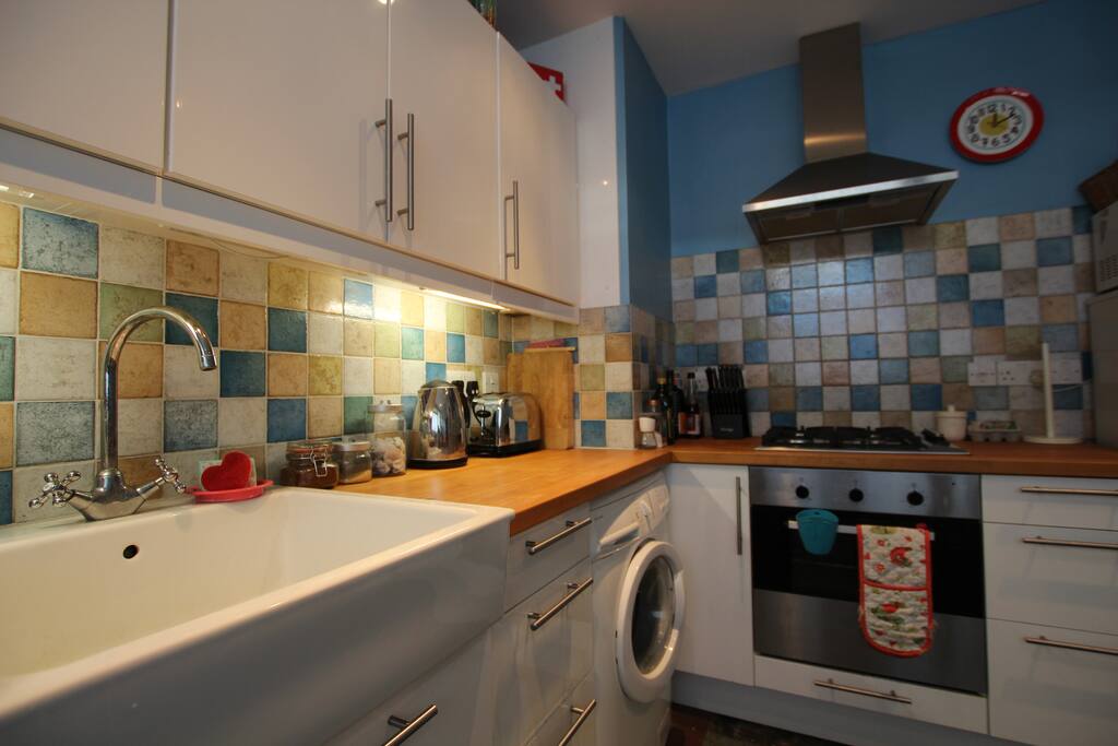 Everything you need to self - cater: microwave, toaster, kettle, gas cooker, espresso machine and washing machine.
