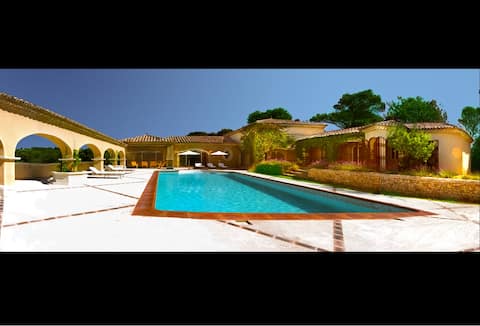 Outstanding Villa of bien-être