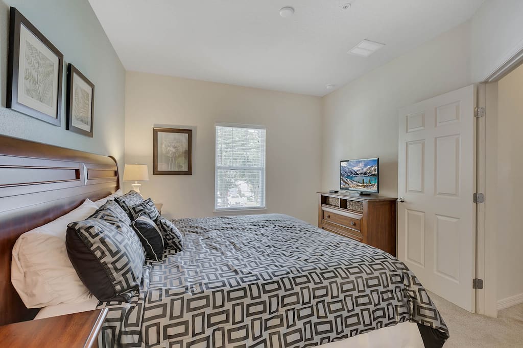 Bedroom 1: Upper Level Master Suite