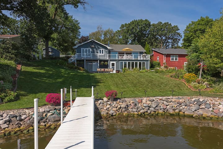 Lake Minnetonka great for small groups .