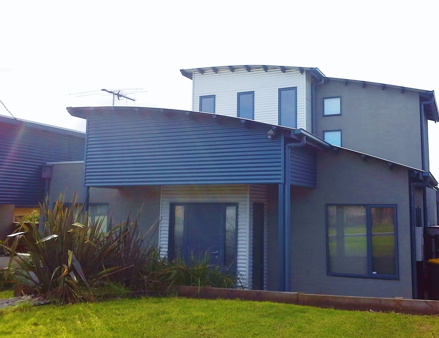 "Bay Breeze" Coronet Bay