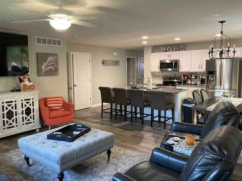 4BR/ 3BA Ranch Retreat, next to downtown & I-80
