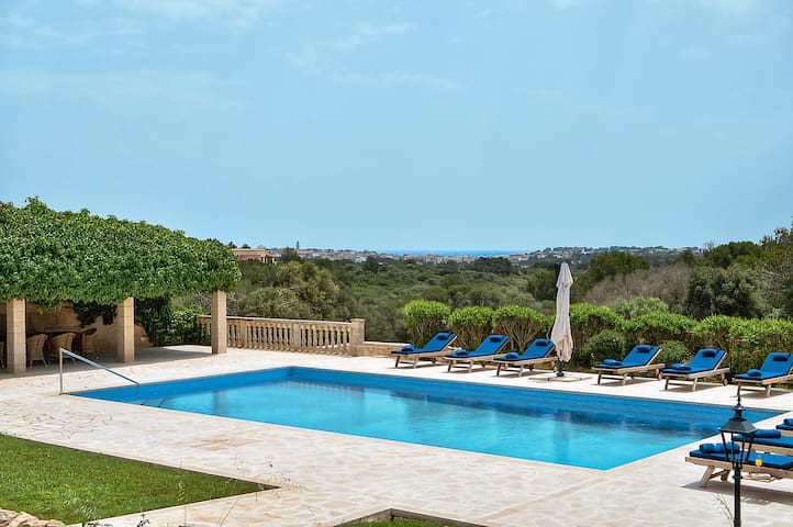 Luxurious 8 bed Mallorca Estate near Porto Cristo gallery image 3