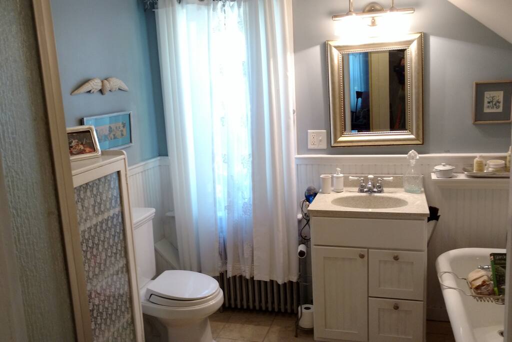 Bath w/ shower & tub.