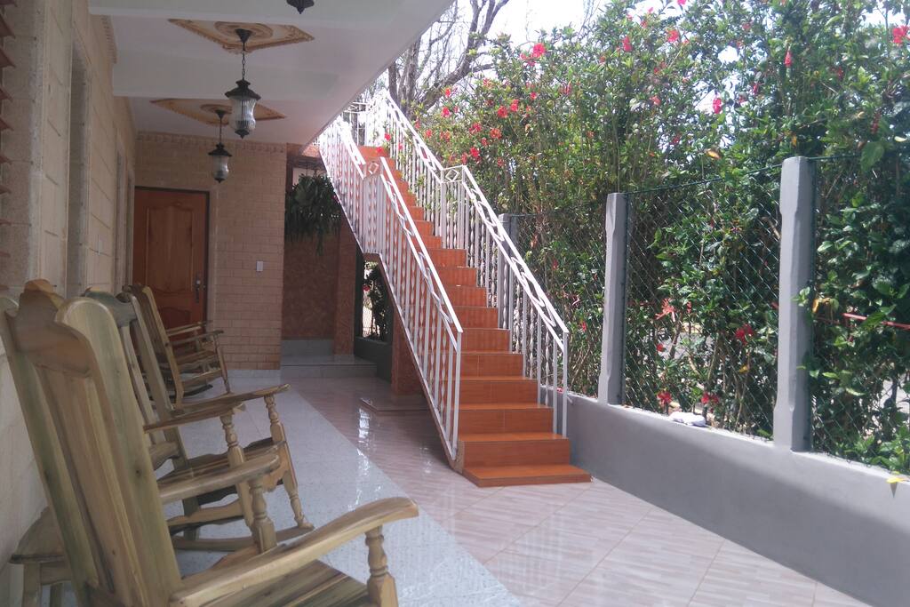 Frente con escaleras para la Terraza