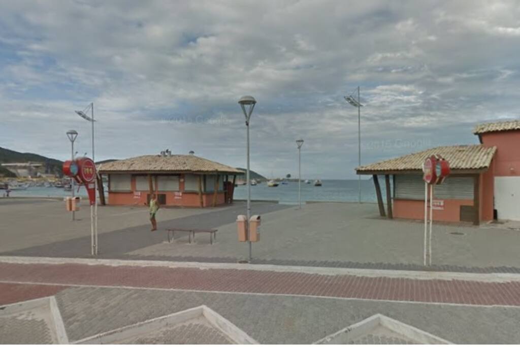 Calçadão Praia dos Anjos, em frente ao Condomínio