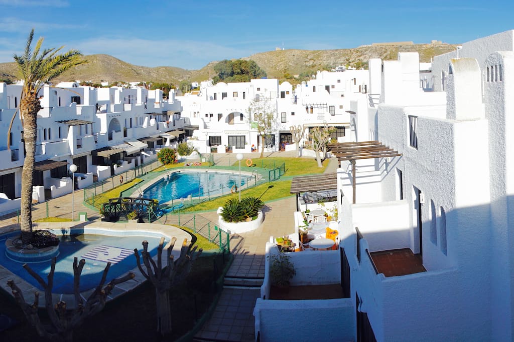 Chalet adosado en urbanización con piscina. - Adosados en alquiler en Agua Amarga, Andalucía, España