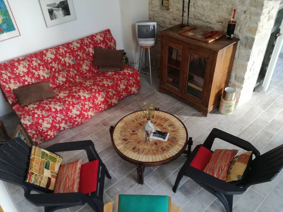 salon avec convertible pour couchage d'appoint