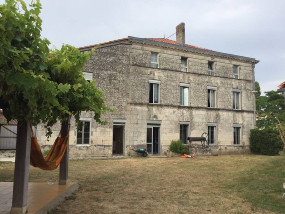 Maison vue de la piscine