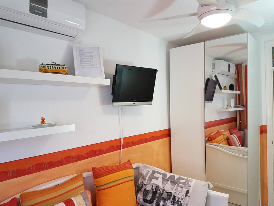 Here you can see some of the many amenities the room offers (TV, A/C, Fan, Safe).
