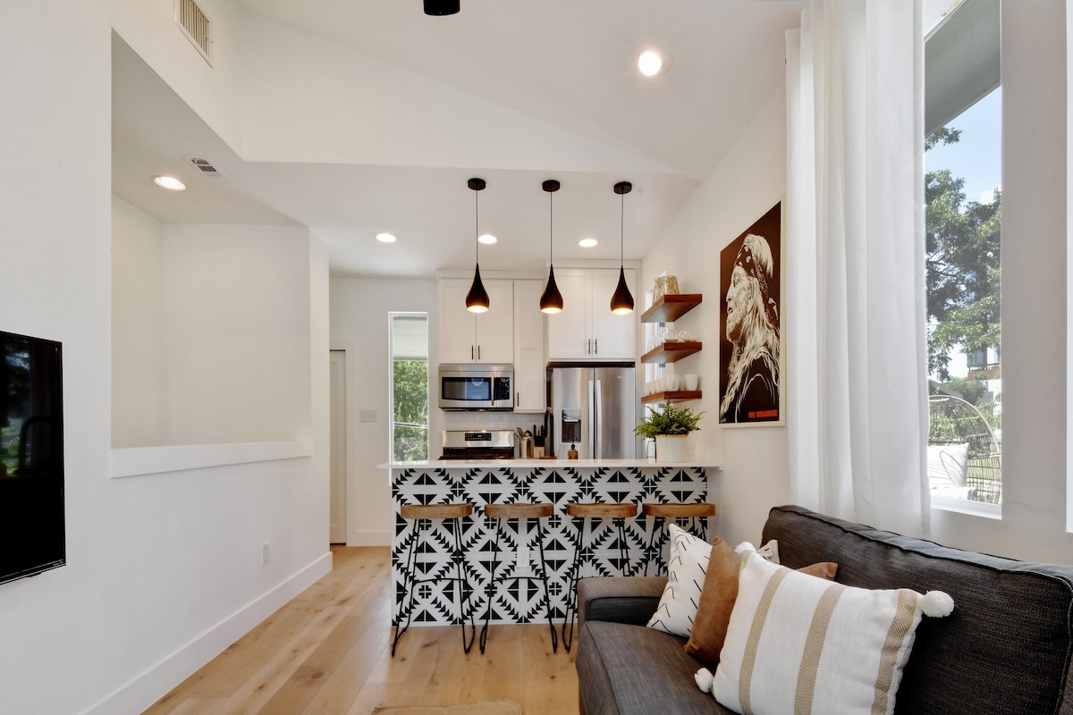 Bright + Chic Back House | Walk Downtown