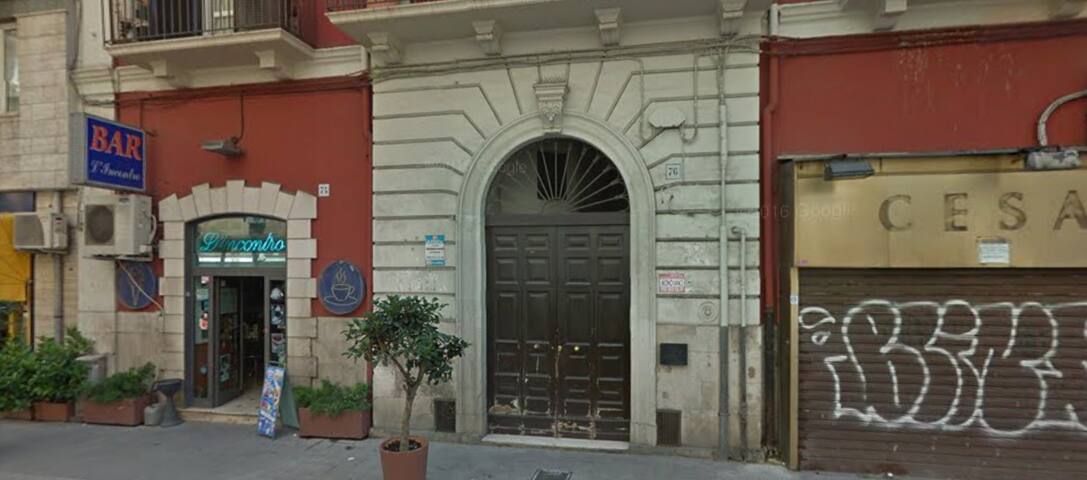 Monolocale a 1 minuto dalla stazione con WI-Fi