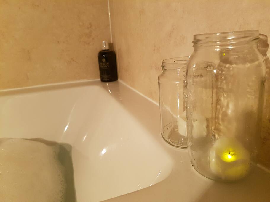 Ensuite toilet, bath and shower.