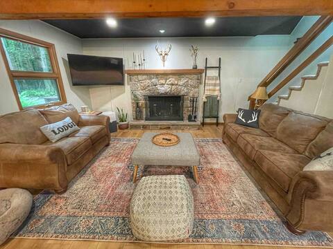 Family + Dog-Friendly Chalet in Heart of Poconos