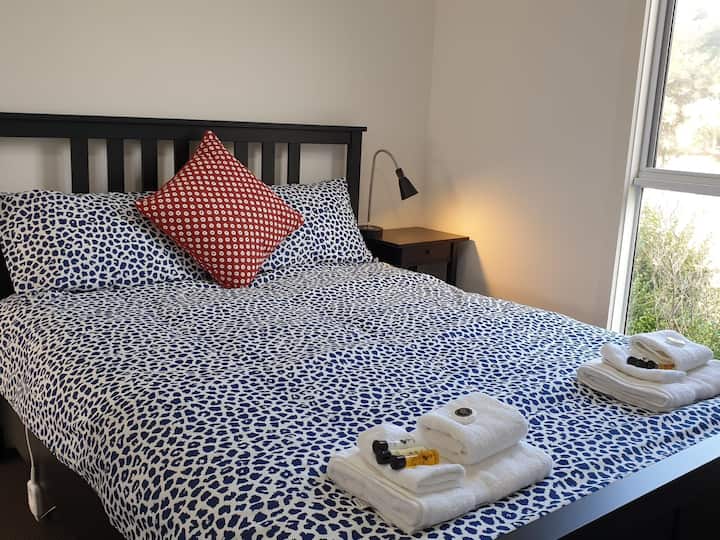 Dormitorio 2 (cama tamaño queen)
