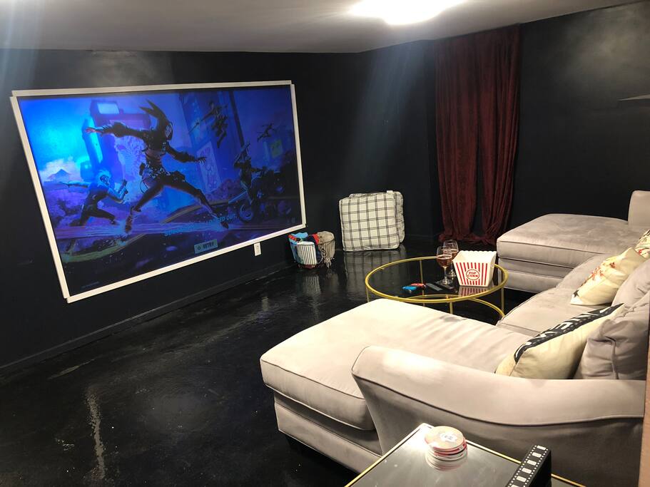 Pet friendly rental with movie theater!