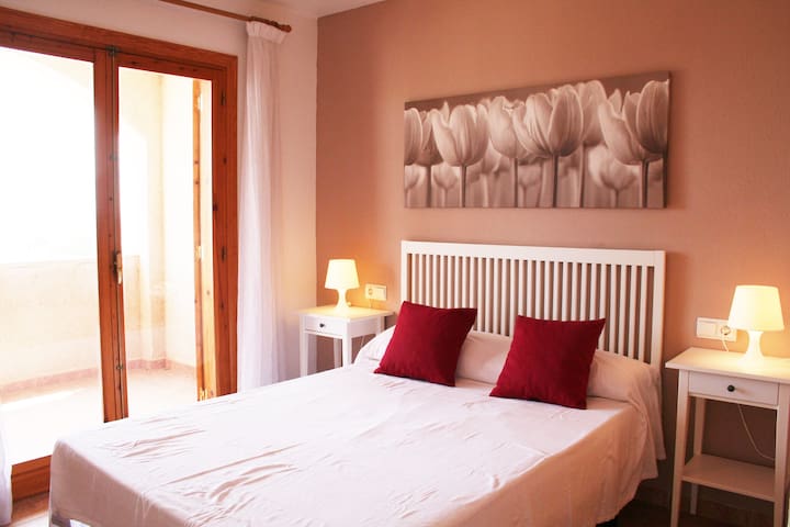 COZY APARTMENT CLOSE TO THE BEACH + POOL + WIFI