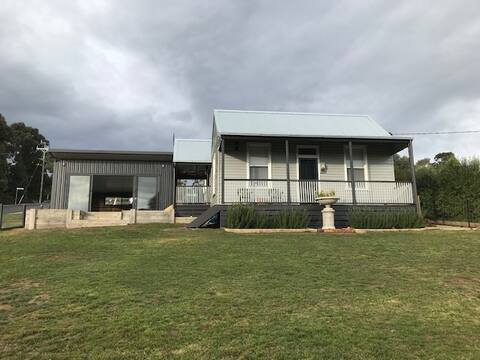 House on the Hill, pet friendly cottage