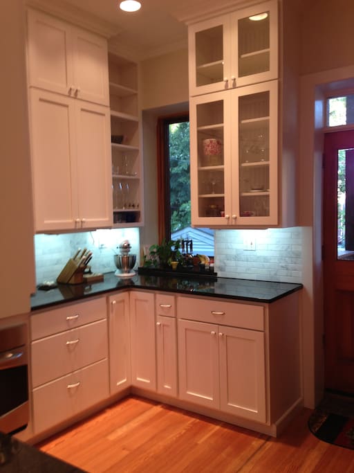 Beautiful kitchen with top end appliances and completely stocked with pans and nice dishes.