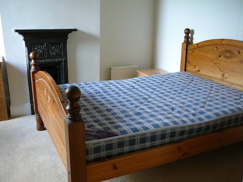 Double room in West / Central Reading