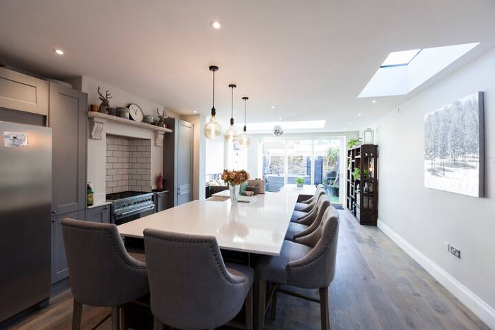 5 Star, Luxury Victorian Hse with AC London Awards gallery image 5