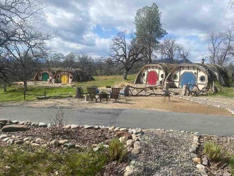Bright, Cheery Hobbit Hole and Second Breakfast