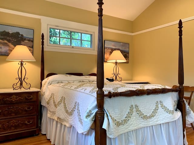 Lucky Find in heart of Palo Alto!