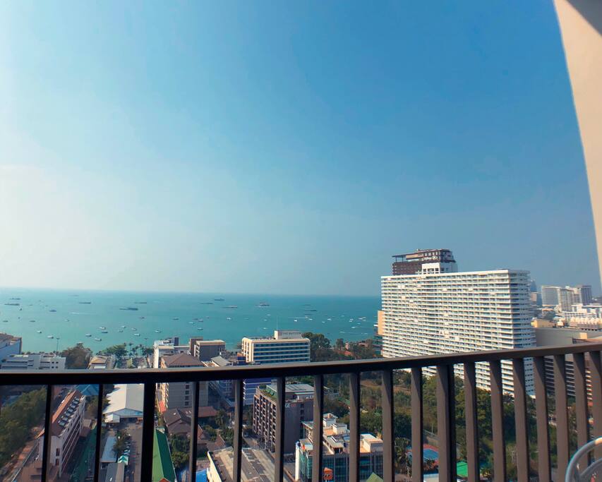 芭提雅市中心高楼层无敌正海景房,带泳池和健身房