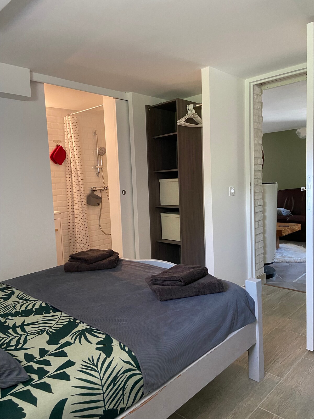 Prístup do kúpeľne zo spálne 