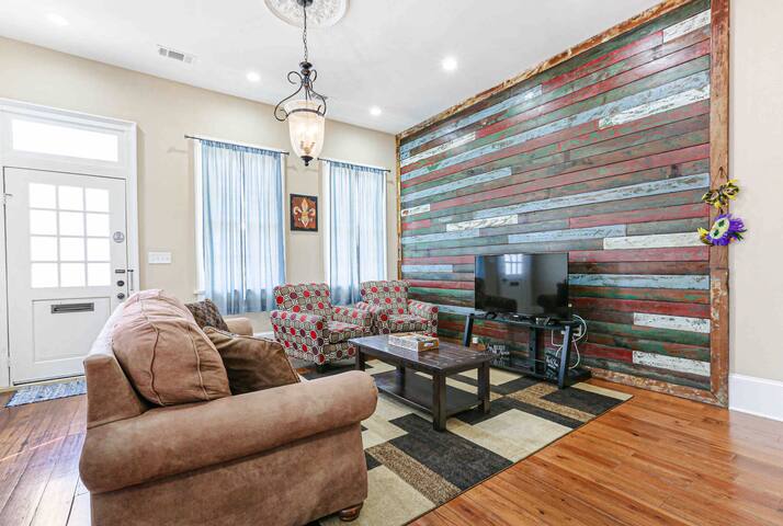 ⚜️Spacious 4 bedroom gem⚜️ gallery image 5