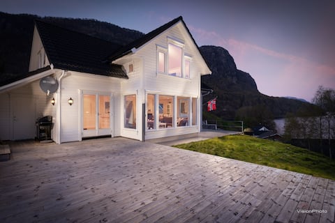 Top performing Airbnb: Magical fjord view, 14 guests, boat and activities in Suldal