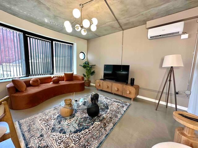 Spacious Unique Design in Cihangir gallery image 4