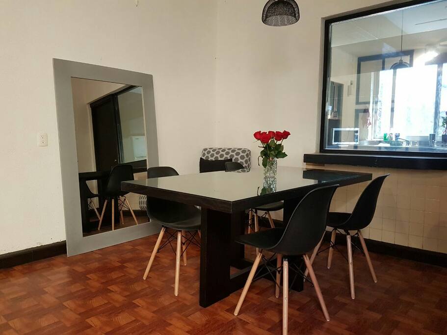 área de comedor amplia y cálida