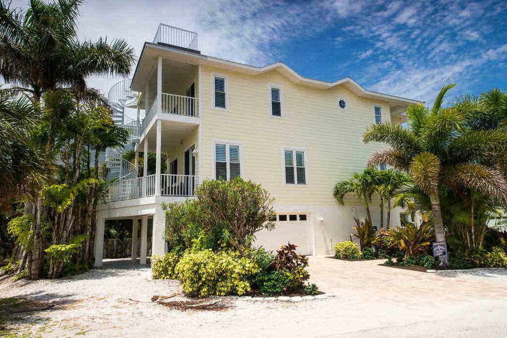 Exterior 2