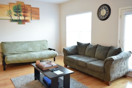 SPACIOUS 1 BR 2 Bath Condo, near metro green line