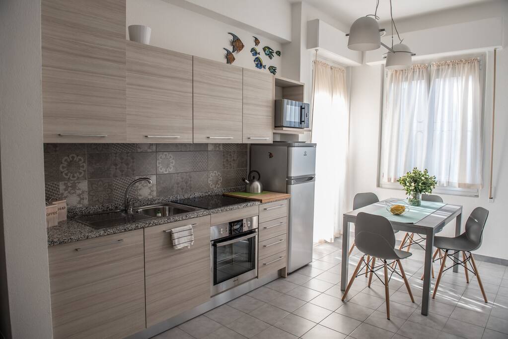 Cucina moderna e sala da pranzo