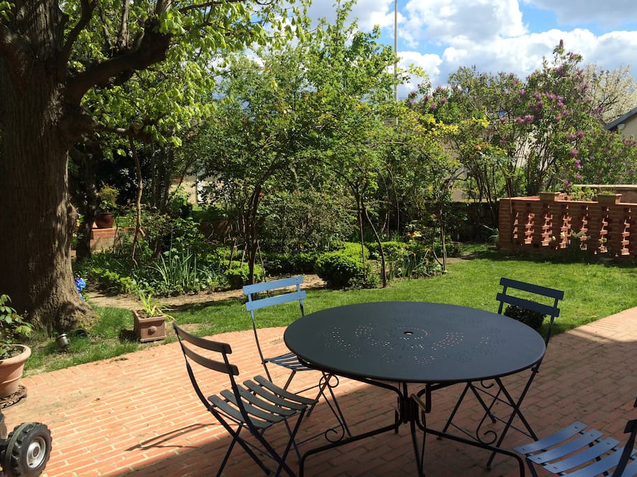 jardin privé avec terrasse