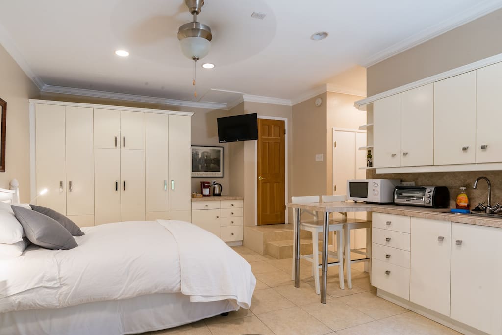 TV and Kitchenette