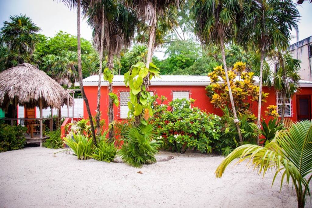 Canuck Cottage- 2 Bedroom House