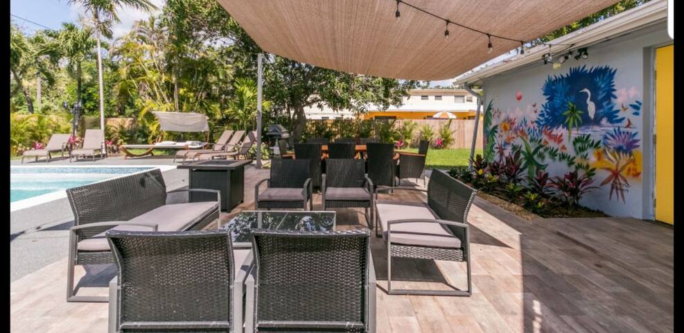 STUNING PRIVATE RESORT..10 bedrooms..6 bathrooms gallery image 4