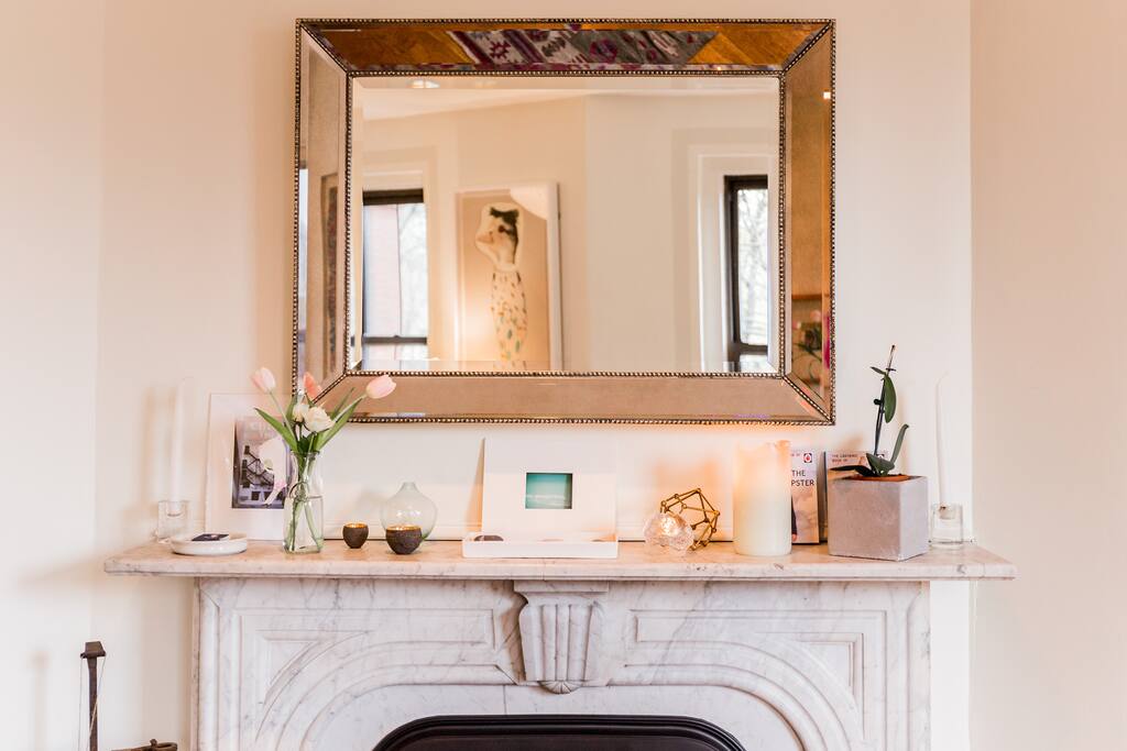 Details on the marble mantle
