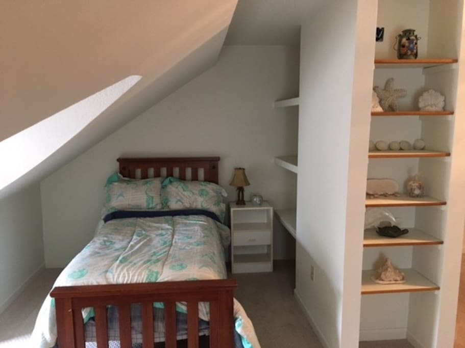 Twin Bed in Beach Front Bedroom