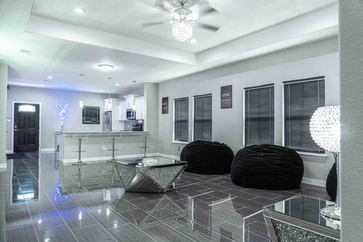 Dallas Home – Modern Day Living @ Flawless Empire